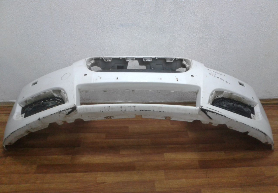Бампер передний Jaguar XF 1 рестайл oem cx2m17c851 (потертости) Бампер передний Jaguar XF 1 рестайл oem cx2m17c851 (потертости)