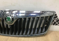 Решетка радиатора бу Skoda Octavia A5 OEM 1Z0853651C