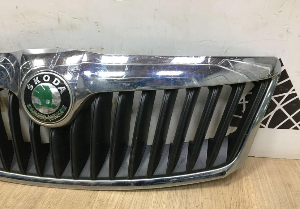 Решетка радиатора бу Skoda Octavia A5 OEM 1Z0853651C Решетка радиатора бу Skoda Octavia A5 OEM 1Z0853651C