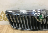 Решетка радиатора бу Skoda Octavia A5 OEM 1Z0853651C