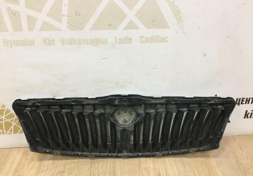 Решетка радиатора бу Skoda Octavia A5 OEM 1Z0853651C Решетка радиатора бу Skoda Octavia A5 OEM 1Z0853651C