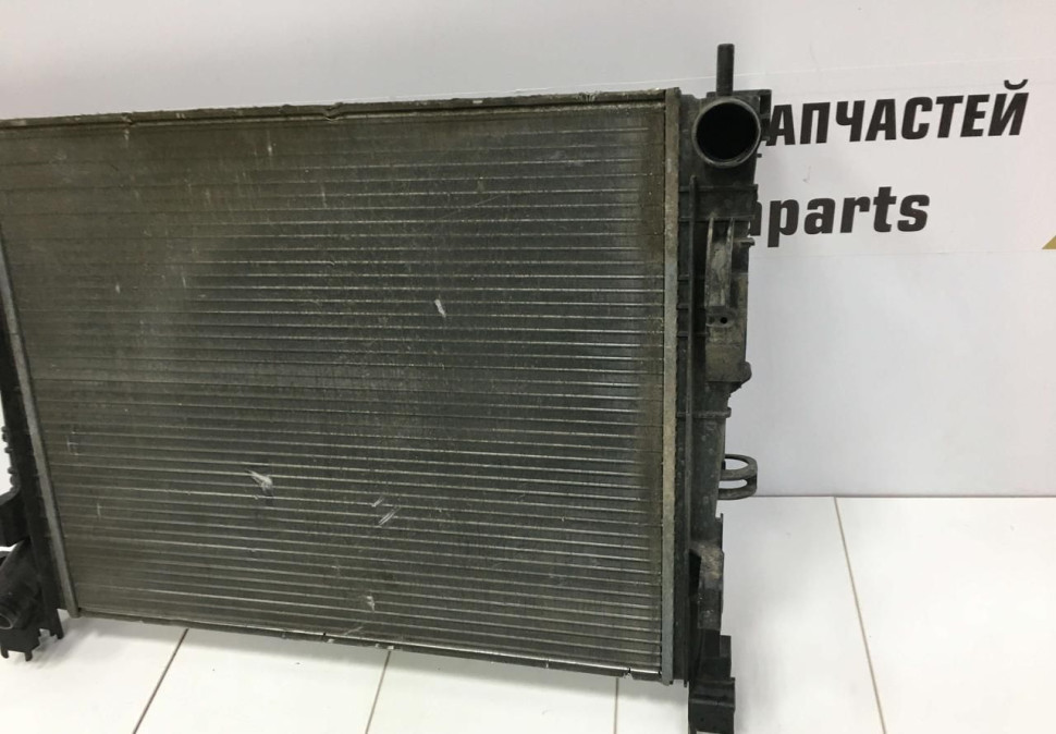Радиатор охлаждения Renault Logan 2 OEM 214105731R Радиатор охлаждения Renault Logan 2 OEM 214105731R