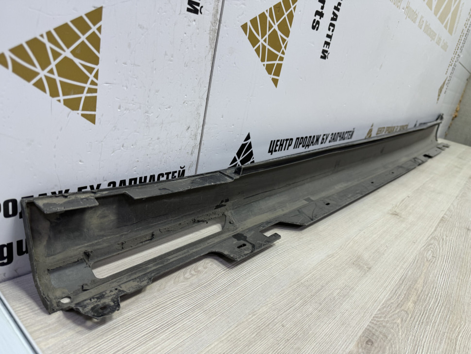 Порог правый бу BMW 7 G11 OEM 51777357130