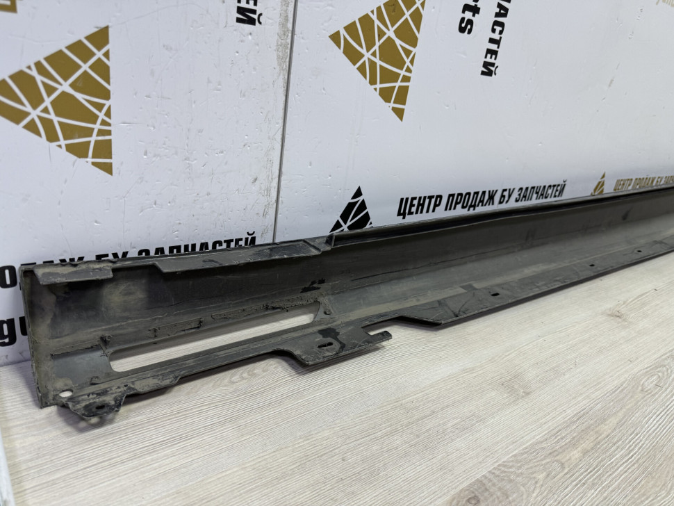 Порог правый бу BMW 7 G11 OEM 51777357130