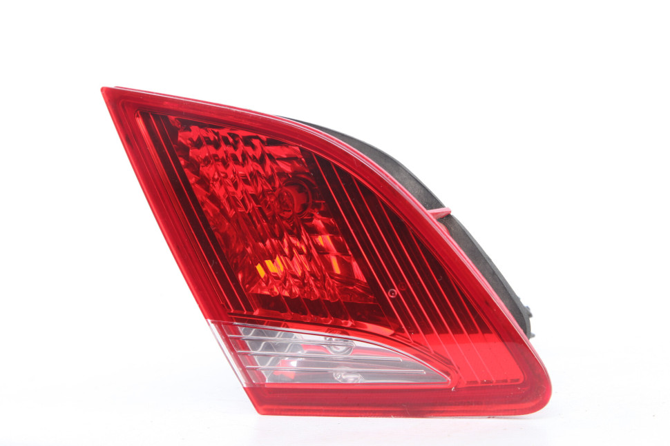Фонарь левый внутренний Peugeot 408 Пежо 408 OEM 9678059680 Фонарь левый внутренний Peugeot 408 Пежо 408 OEM 9678059680
