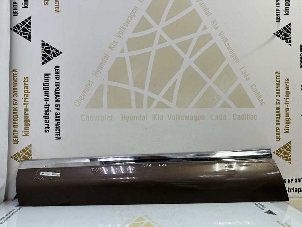 Молдинг двери передний левый Volkswagen Touareg NF oem 7p6854939m