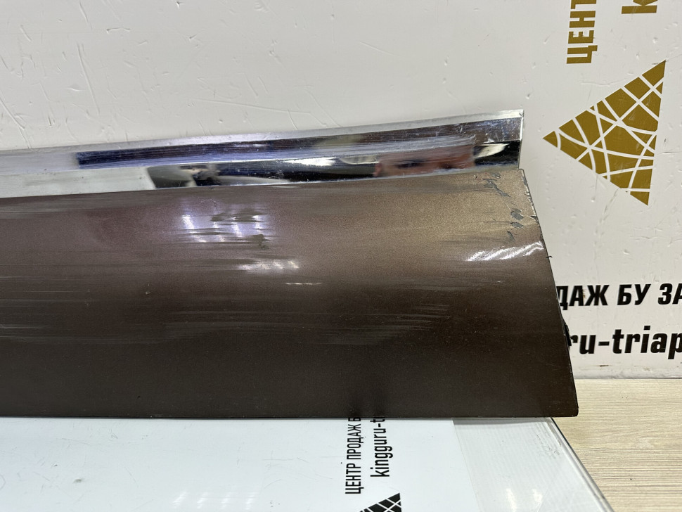 Молдинг двери передний левый Volkswagen Touareg NF oem 7p6854939m