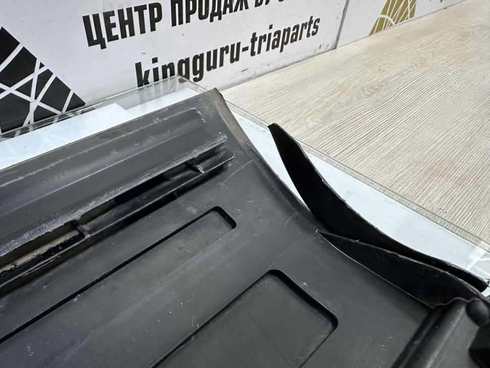 Молдинг двери передний левый Volkswagen Touareg NF oem 7p6854939m