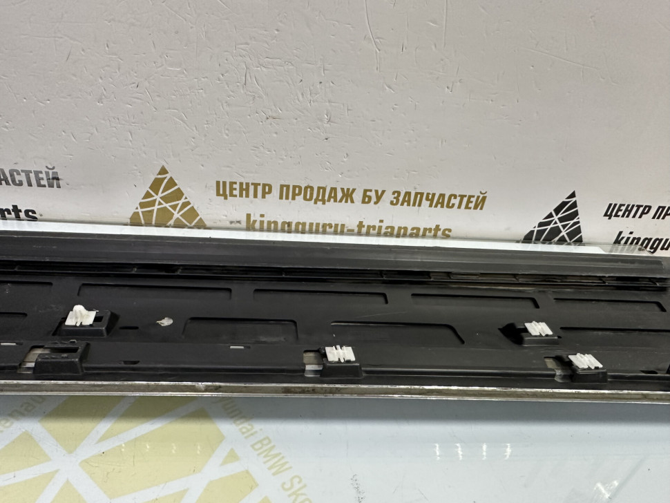 Молдинг двери передний левый Volkswagen Touareg NF oem 7p6854939m
