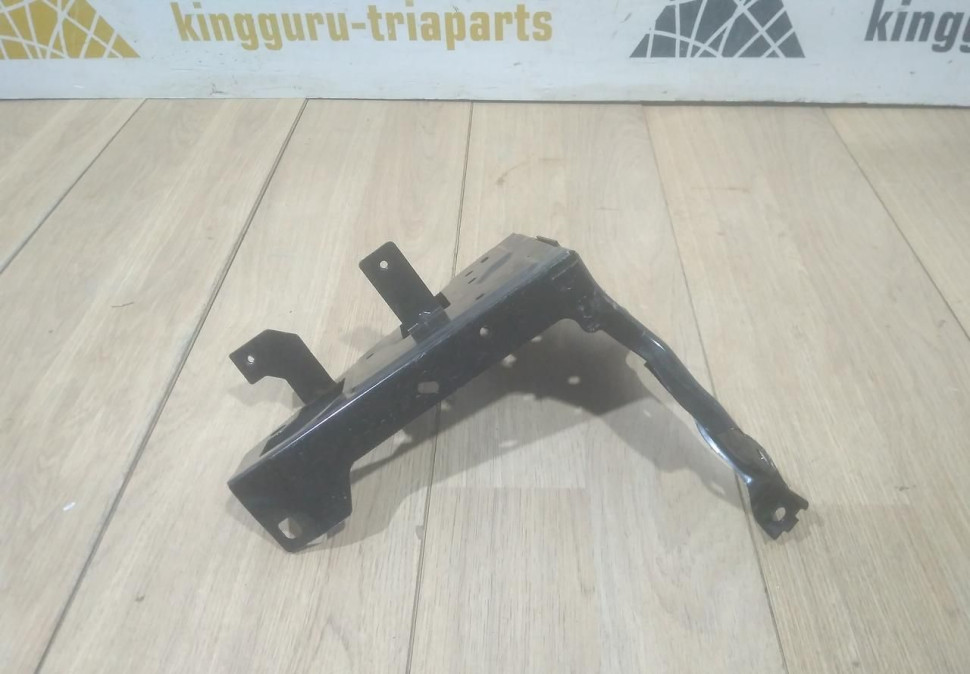 Кронштейн под фару правый бу BMW X2 F39 OEM 51647342502 Кронштейн под фару правый бу BMW X2 F39 OEM 51647342502