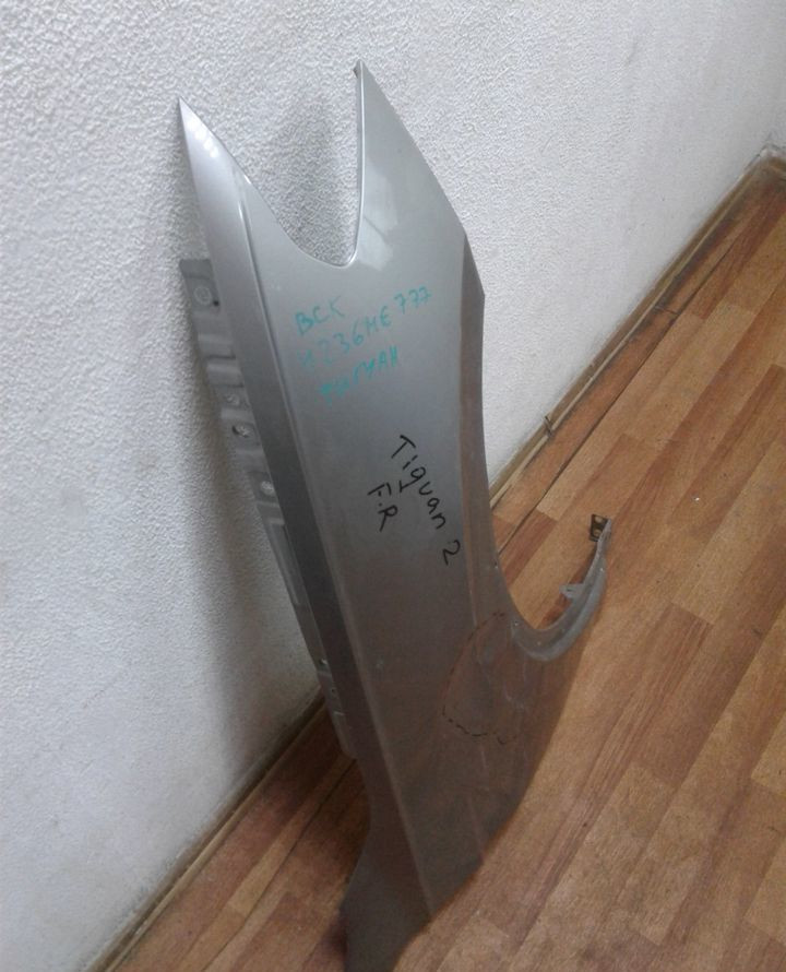 Крыло переднее правое Volkswagen Tiguan 2 oem 5NA821106 (вмятина) Крыло переднее правое Volkswagen Tiguan 2 oem 5NA821106 (вмятина)