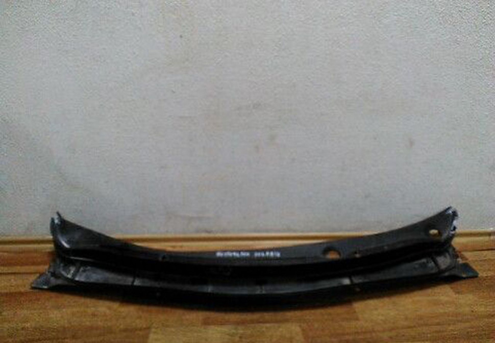 Жабо Hyundai Solaris сломанны углы oem 861504l100