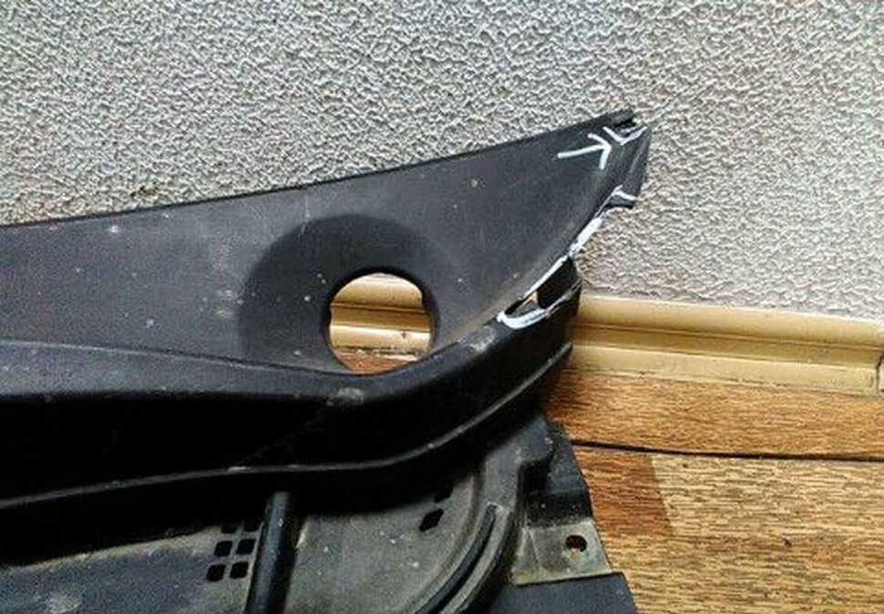 Жабо Hyundai Solaris сломанны углы oem 861504l100