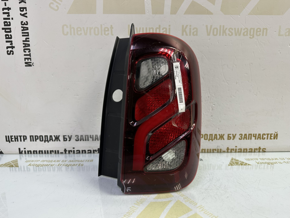 Фонарь правый бу Renault Duster рестайлинг OEM 265504304R