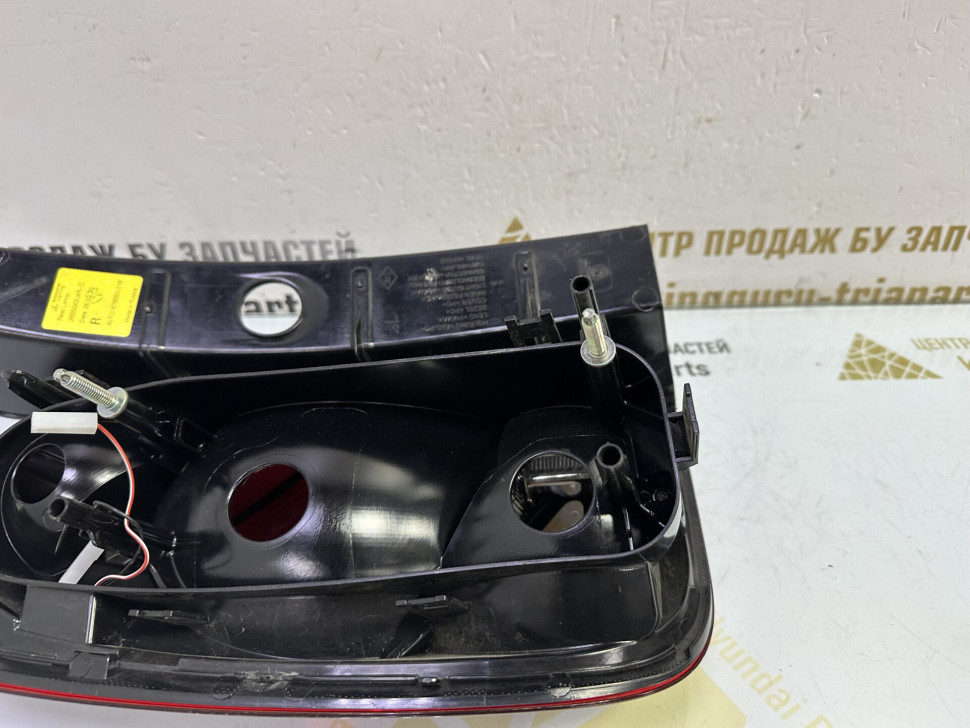 Фонарь правый бу Renault Duster рестайлинг OEM 265504304R Фонарь правый бу Renault Duster рестайлинг OEM 265504304R