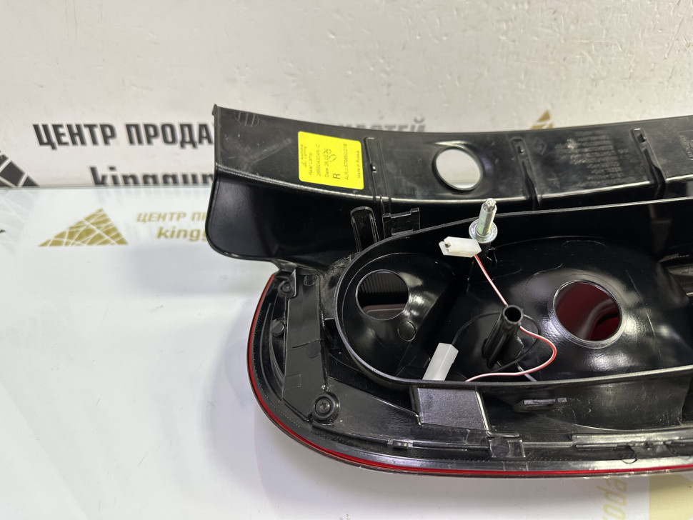 Фонарь правый бу Renault Duster рестайлинг OEM 265504304R Фонарь правый бу Renault Duster рестайлинг OEM 265504304R