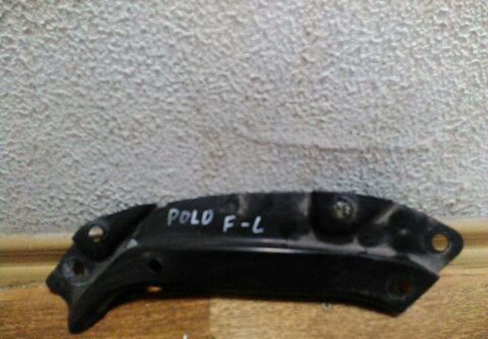 Кронштейн фары левый Volkswagen Polo oem 6r0805931a