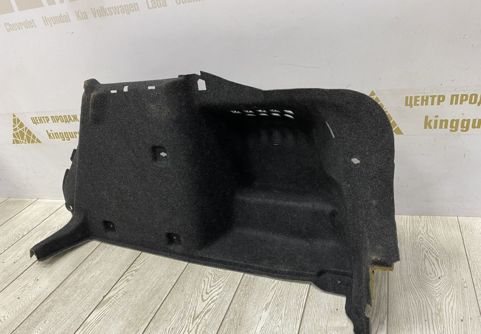 Обивка багажника правая Skoda Octavia A7 OEM 5EU867428