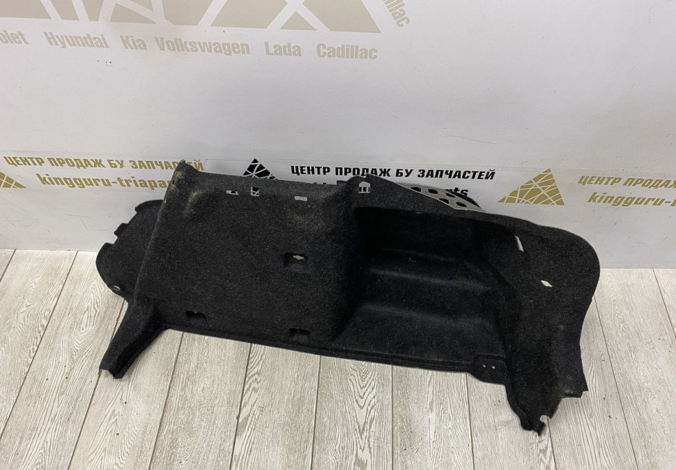 Обивка багажника правая Skoda Octavia A7 OEM 5EU867428