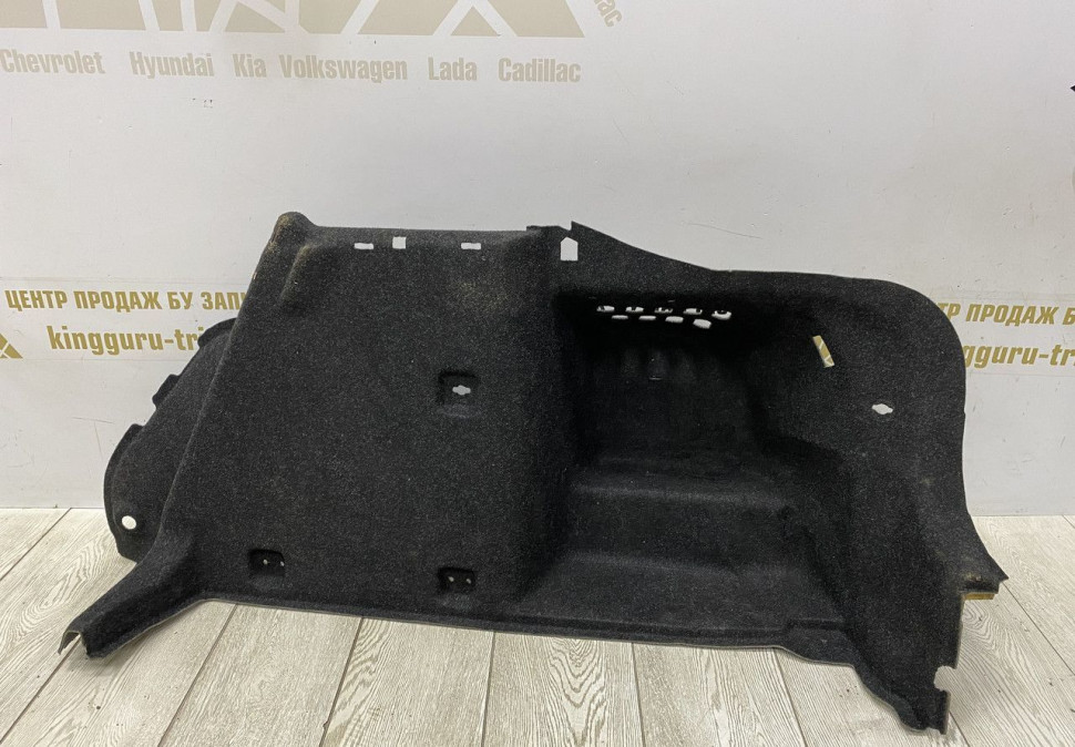 Обивка багажника правая Skoda Octavia A7 OEM 5EU867428