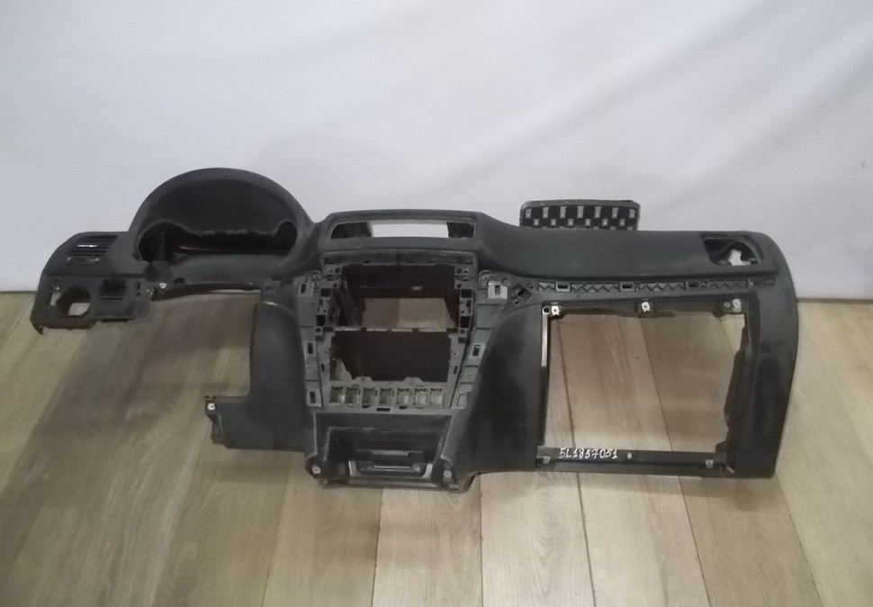 Торпедо сработавшее бу Skoda Yeti OEM 5L1857051