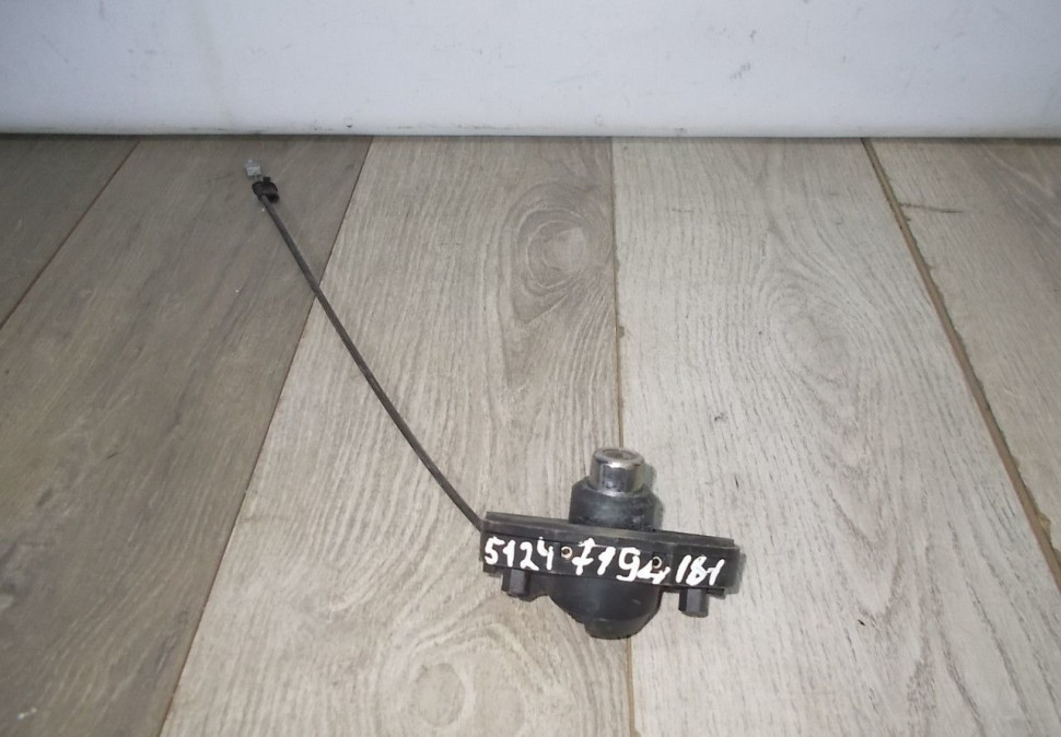 Вставка замка крышки багажника бу BMW 7 F01 OEM 51247194181