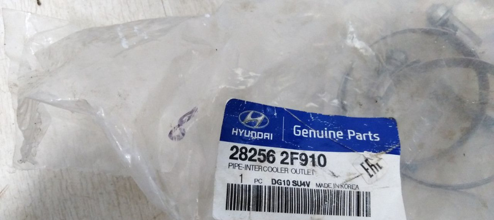 Трубка системы охлаждения Hyundai Santa Fe 4 oem 282562F910 Трубка системы охлаждения Hyundai Santa Fe 4 oem 282562F910