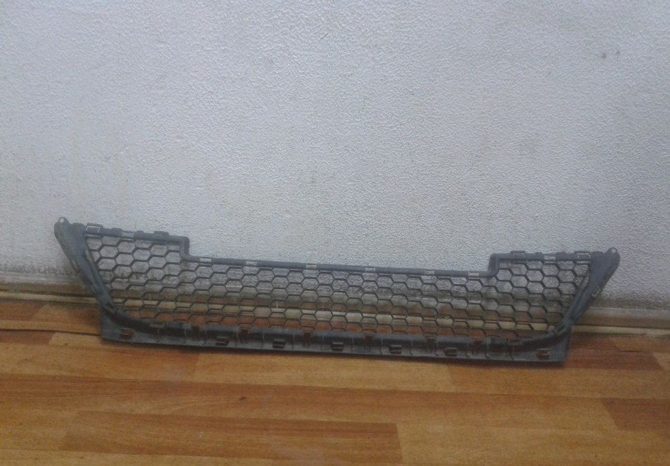 Решетка переднего бампера Lada Largus oem 8450000249 (скл-3)