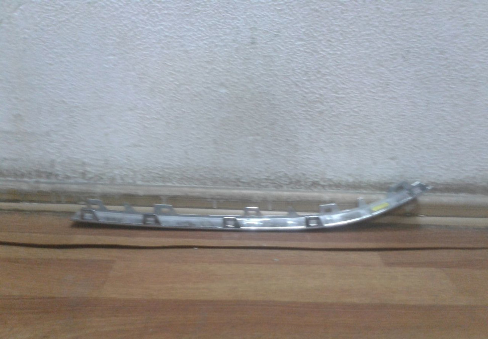 Молдинг бампера передний левый Volkswagen Touareg 2 oem 7p6853253 Молдинг бампера передний левый Volkswagen Touareg 2 oem 7p6853253