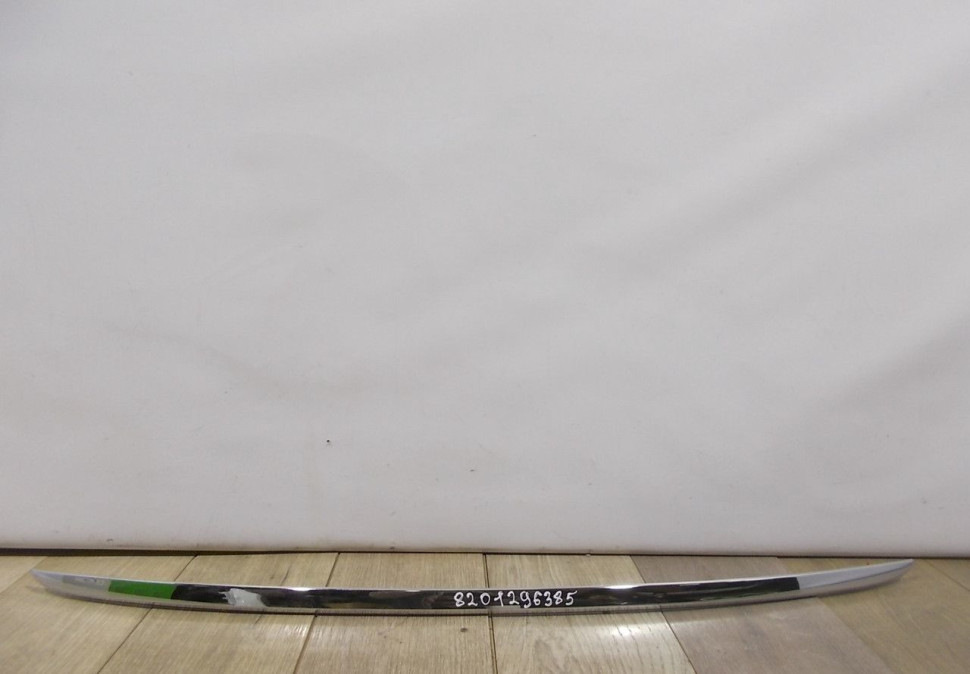 Молдинг крышки багажника бу Renault Megane 3 хетчбек OEM 8201296385