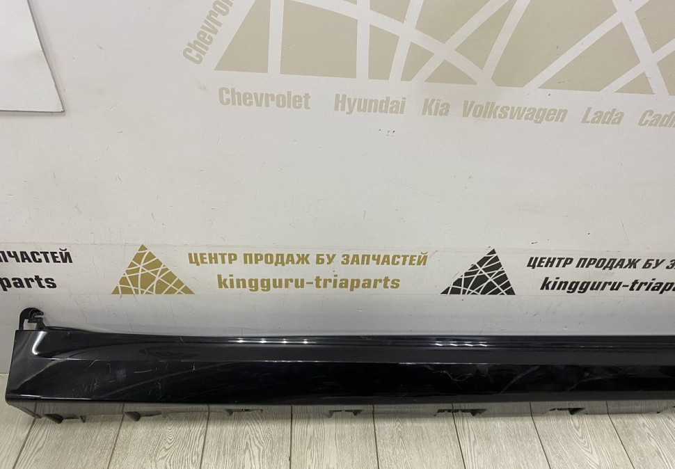 Порог правый BMW X7 G07 M-Pack OEM 51778069984