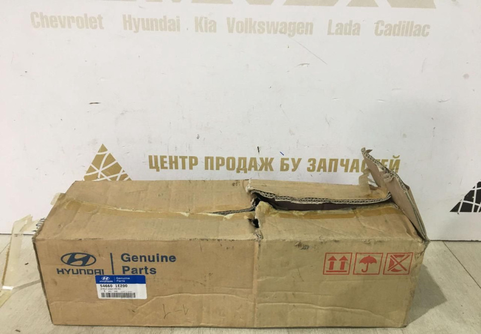 Амортизатор правый передний Hyundai Accent 2 OEM 546601E200