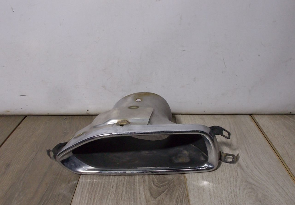 Насадка глушителя левая бу BMW 7 G11 OEM 51127357149 Насадка глушителя левая бу BMW 7 G11 OEM 51127357149