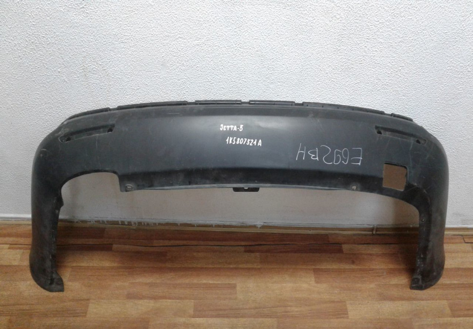 Спойлер заднего бампера Volkswagen Jetta 5 (05-11) oem 1k5807521a