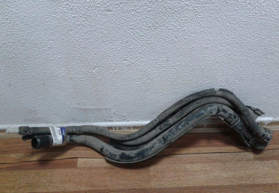 Горловина топливного бака Hyundai Solaris (10-17) oem 310301r100