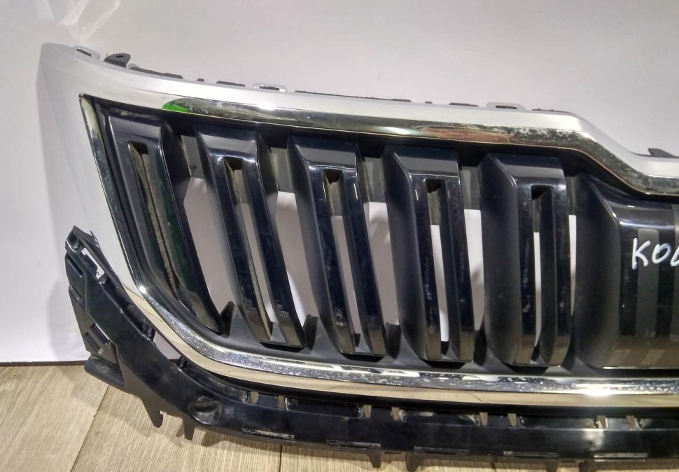 Решетка радиатора бу Skoda Kodiaq OEM 565853653A Решетка радиатора бу Skoda Kodiaq OEM 565853653A