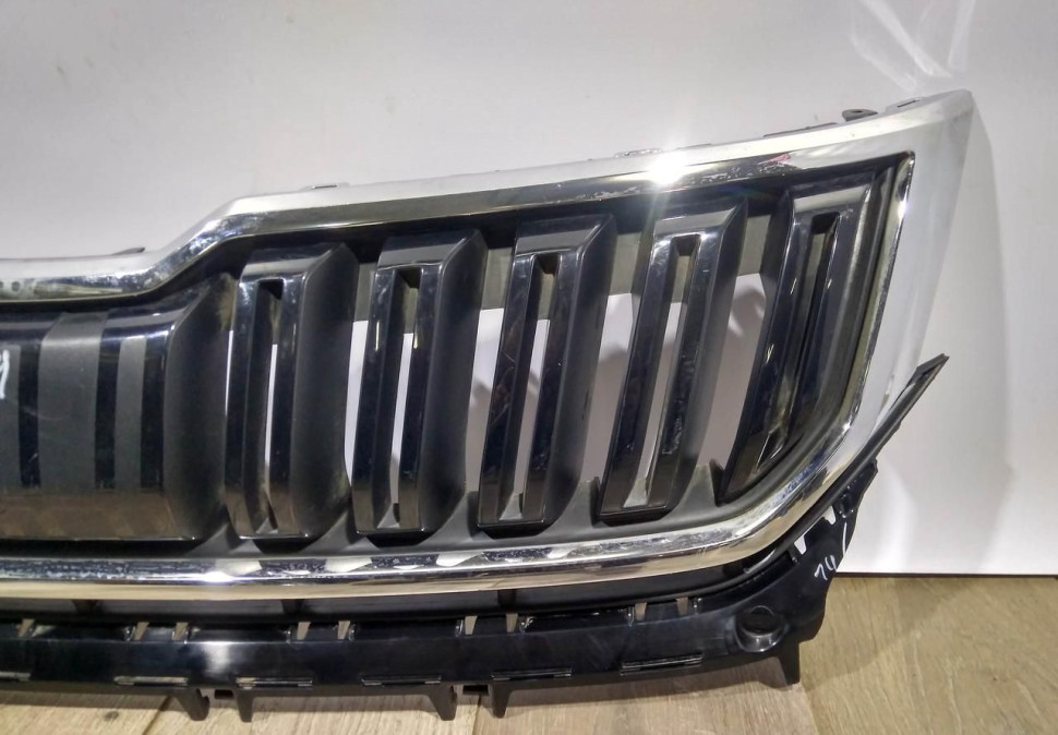 Решетка радиатора бу Skoda Kodiaq OEM 565853653A Решетка радиатора бу Skoda Kodiaq OEM 565853653A