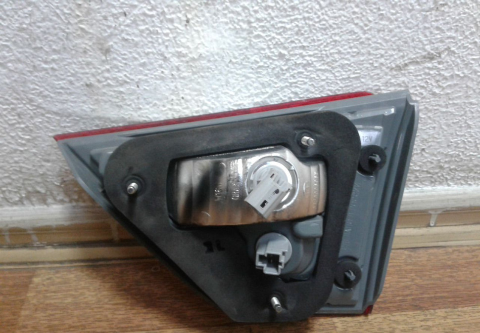 Фонарь левый внутренний Lada Vesta (скол) oem 8450006965 (скл-3)