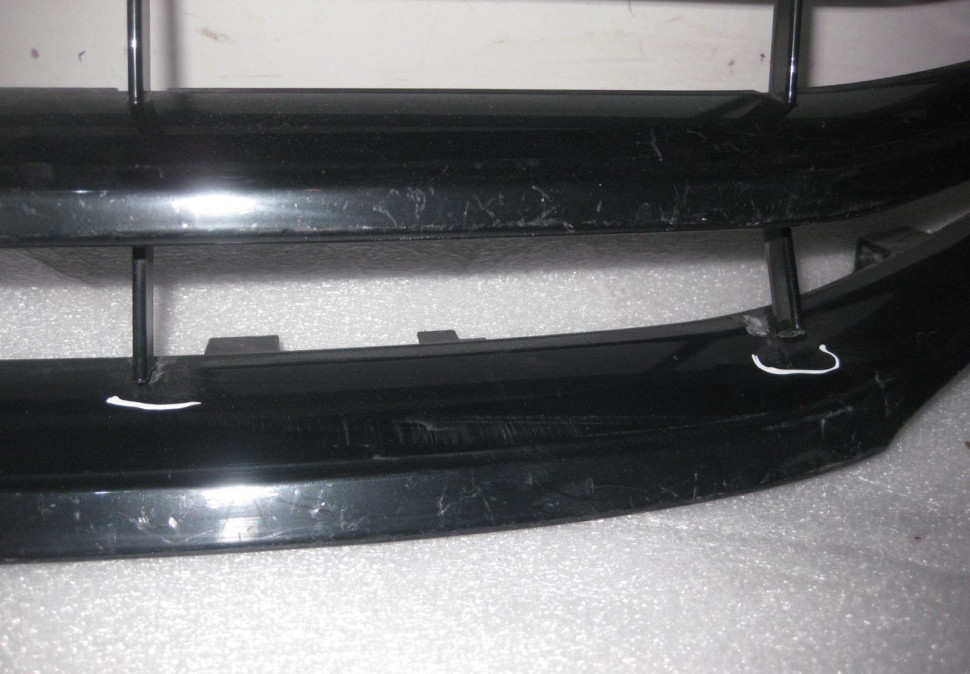 Решетка радиатора Lada Vesta (трещины) oem 8450008666 (скл-3)