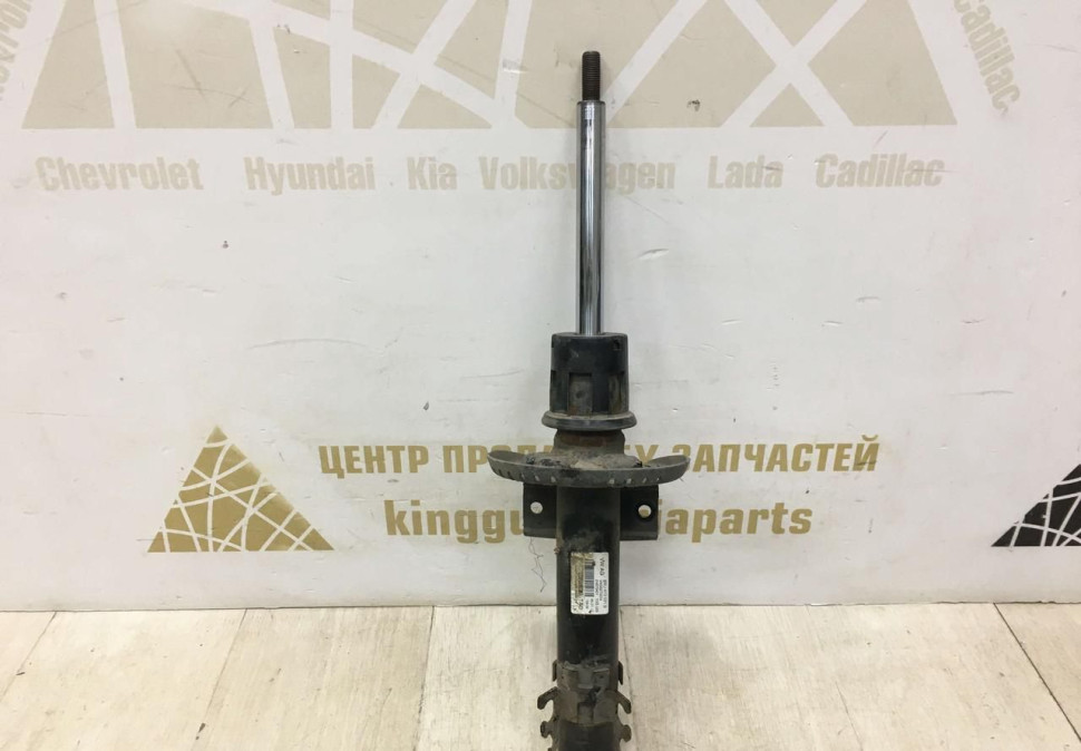 Амортизатор передний Skoda Rapid OEM 6RU413031B