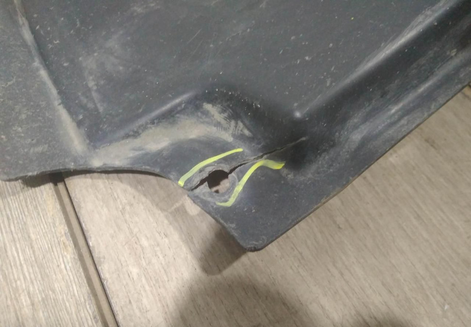 Защита днища задняя правая бу Skoda Superb 3 OEM 3V0825205A