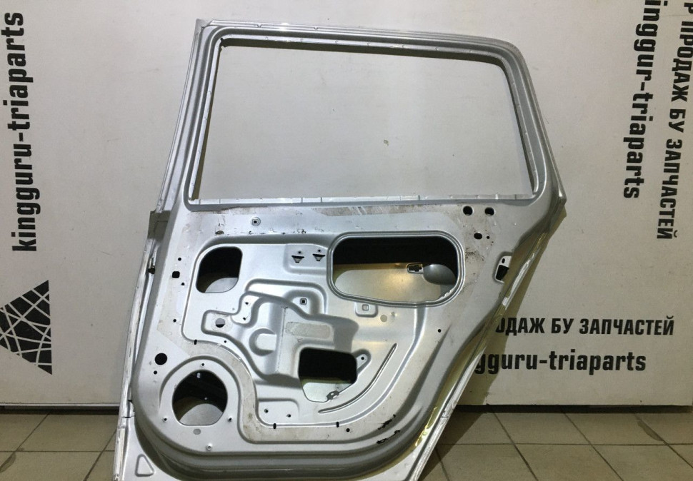 Дверь задняя правая Opel Astra H универсал OEM 13168046 (скл-3) Дверь задняя правая Opel Astra H универсал OEM 13168046 (скл-3)