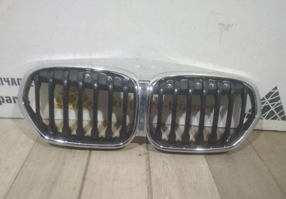 Решетка радиатора бу BMW X1 F48 OEM 51138493450