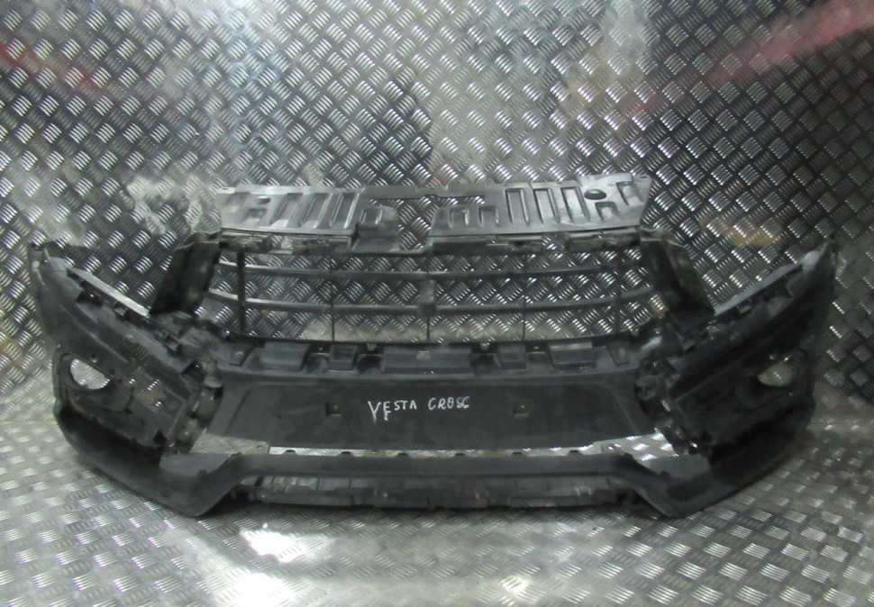 Бампер передний Lada Vesta Cross oem 8450031004 (трещина) (скл-3)