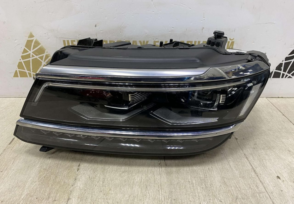 Фара левая LED Volkswagen Tiguan 2 2016-2020 до рест oem 5NB941081D