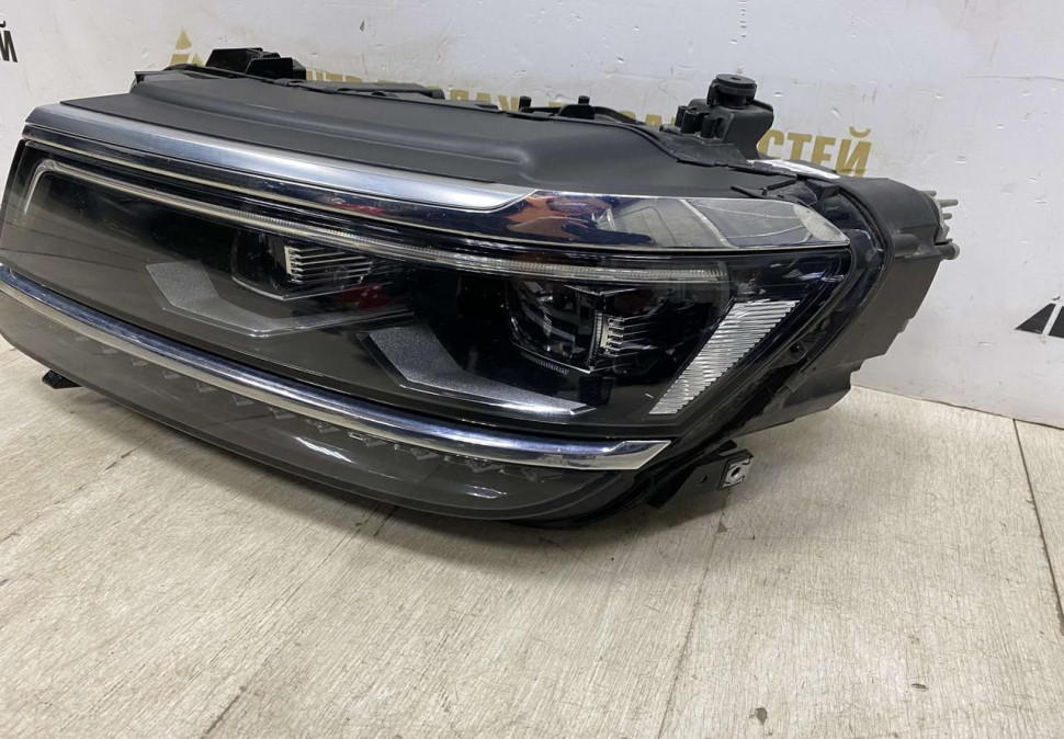 Фара левая LED Volkswagen Tiguan 2 2016-2020 до рест oem 5NB941081D