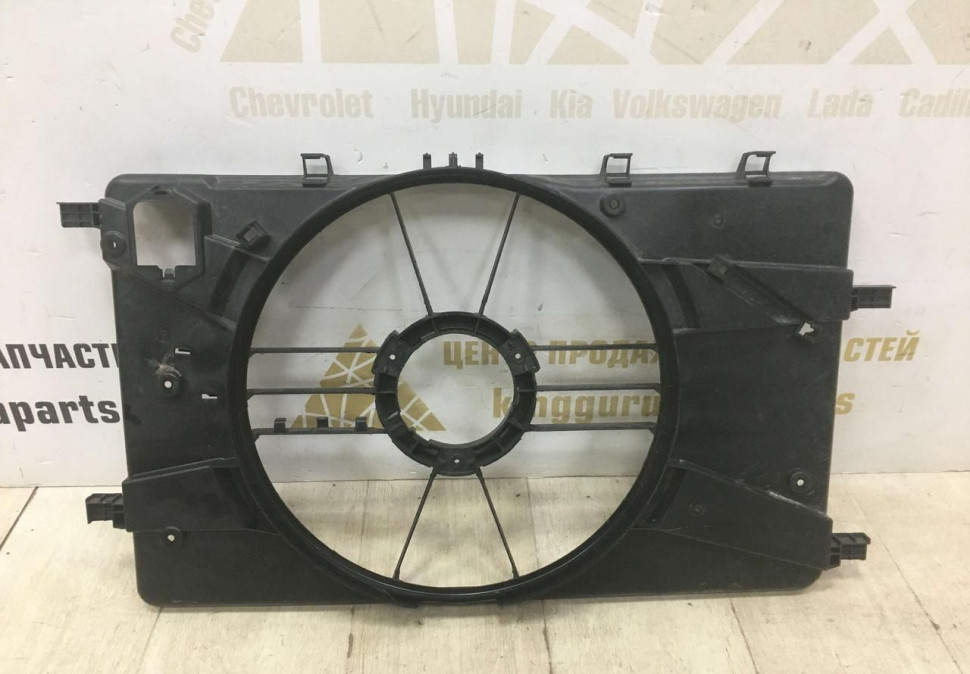 Диффузор вентилятора Chevrolet Cruze 2009-2015 oem 13267633