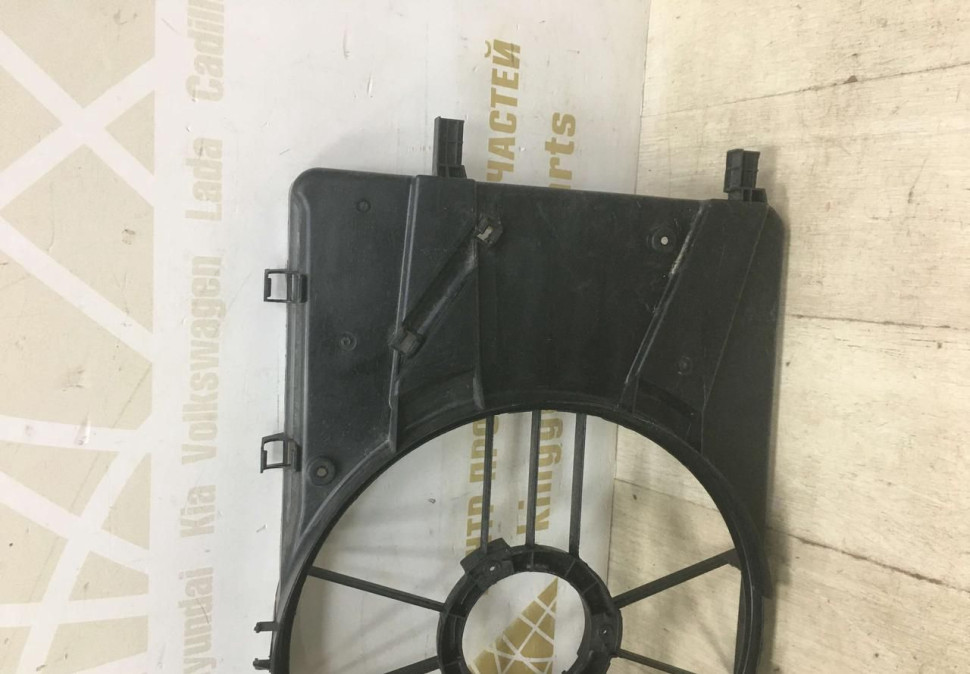 Диффузор вентилятора Chevrolet Cruze 2009-2015 oem 13267633