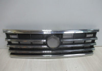 Решетка радиатора Volkswagen Touareg 3 oem 760853653e (в хорошем состоянии)