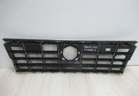 Решетка радиатора Volkswagen Touareg 3 oem 760853653e (в хорошем состоянии)